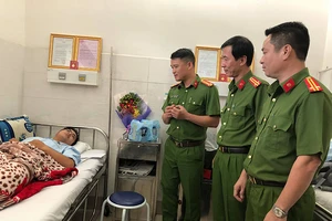 Chủ tịch nước tặng thưởng huân chương dũng cảm cho 7 hiệp sĩ