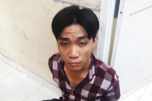 Trộm 2 iPhone ở tiệm sửa xe bán để mua ma túy