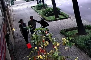 Nhân viên ngoại giao Nga bị giật dây chuyền ở quận 3