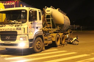 Nam thanh niên chết thảm trên xa lộ Hà Nội