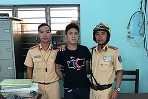 Một người Đài Loan lần theo định vị bắt kẻ cướp giật ở TP.HCM