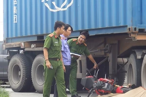 Va chạm xe container thanh niên 19 tuổi chết thảm ở Bình Chánh