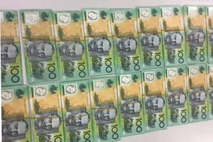 Nữ hành khách chuyển lậu 18 ngàn đô Úc qua Tân Sơn Nhất