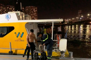 Thanh niên bỏ lại xe máy, nhảy cầu Sài Gòn mất tích trong đêm