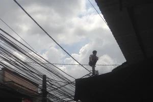 Quận Thủ Đức: Thanh niên ngáo đá khiến cả phường bị cắt điện