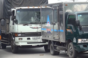 Tông liên hoàn 4 xe, đường Trần Văn Giàu kẹt cứng