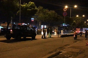 Chạy vào làn ô tô ở Thủ Đức, bị container cán tử vong