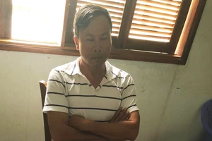 Mua kim cương bằng thẻ visa nhặt được trong phòng vệ sinh