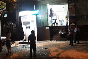 Một trụ ATM ở quận Bình Tân bị nạy phá bằng xà beng