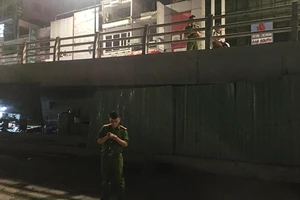 Người đàn ông tử vong bất thường ở cầu vượt Nguyễn Thái Sơn