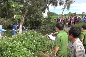 Người đàn ông câu cá tử vong bất thường dưới kênh ở Bình Tân