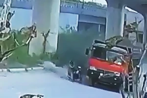 Người đàn ông ngã vào bánh xe ben rồi tử nạn thương tâm 