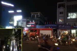 Cháy nhà 4 tầng ở đường Phan Văn Trị, người dân hoảng loạn