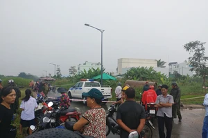 Xác 1 thanh niên mặc đồ Grabbike trong bụi cây ở Bình Chánh