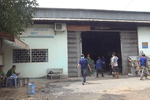 Xưởng cơ khí ở Bình Chánh phát hỏa, 2 công nhân bị bỏng 