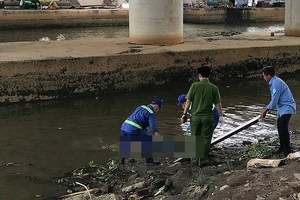 Thi thể thanh niên trẻ tuổi trôi trên sông Sài Gòn