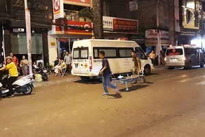 Giàn giáo quận 1 sập đè chết công nhân đang ăn 