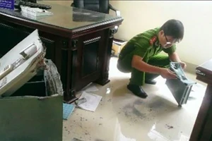 Trộm đột nhập công ty ở TP.HCM, bê két sắt nặng 140 kg