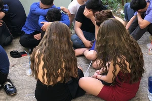 Đột kích bar ở quận 7, phát hiện hàng chục người phê ma túy