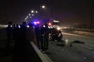 Thanh niên tử vong khi chạy xe máy vào làn ô tô ở cầu Sài Gòn 