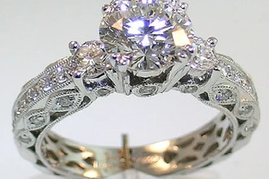 Liên tục nhiều vụ trộm kim cương tiền tỉ thời điểm giáp Tết