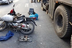 Nhờ vất xe máy tháo chạy, người đàn ông thoát chết thần kỳ