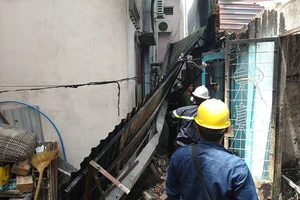 2 căn nhà ở Thủ Đức bị cháy rụi giữa trưa