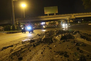 Tạm giữ xe ben sau vụ làm bùn đất rơi vãi trên đường