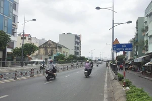 Xác định kẻ đâm nhiều người ở cầu Nguyễn Văn Cừ 