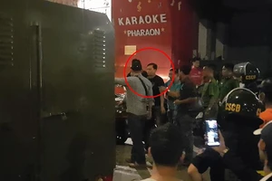 Rạng sáng, Phúc XO cùng dàn xe biển ngũ quý bị đưa về công an