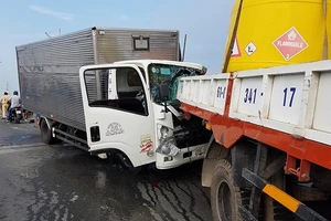 Dừng xe để sửa, 2 tài xế bị tai nạn tử vong ở Bình Chánh