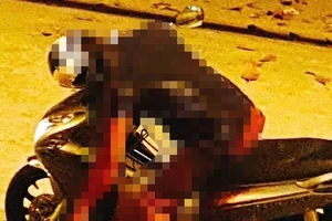 Sau ẩu đả, người đàn ông bị đâm gục chết trên xe máy