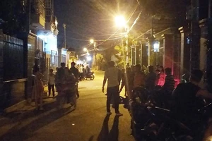 Cảnh sát kiểm tra hiện trường vụ bé gái nghi bị dâm ô ở Nhà Bè