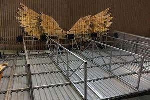 Biển quảng cáo siêu thị E-mart bị đổ, 4 người bị thương