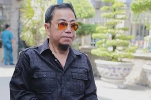 Danh hài Hồng Tơ cùng đồng phạm bị bắt trong quán cà phê