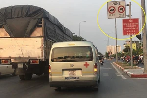 'Làm luật' cho xe tải đi vào giờ cấm ở TP.HCM