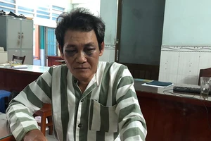 Ông già 63 tuổi ôm hôn sờ soạng bé 7 tuổi ở Bình Tân