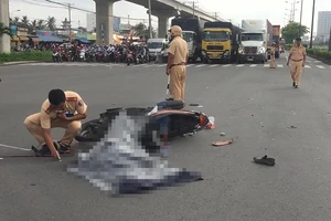 Liên tục xảy ra tai nạn chết người trên xa lộ Hà Nội