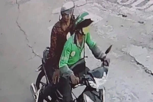 Cứa cổ tài xế Grab để cướp xe máy ở Thủ Đức