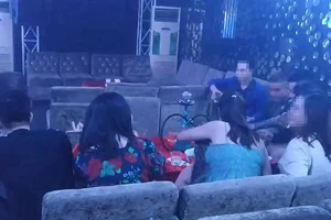 Hùn tiền mua ma túy vào bar 369 ở quận 7 để chơi chung