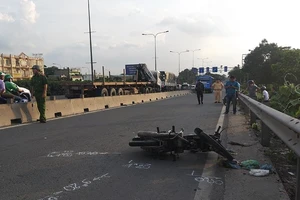 Va chạm với xe buýt, thanh niên tử vong trên quốc lộ
