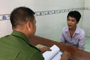 Băng trộm mặc đồ công nhân lái ô tô đi trộm xe máy