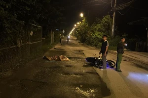 Xe máy sụp ổ gà ở Bình Chánh làm nạn nhân tử vong