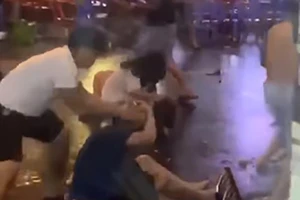 Nhậu thâu đêm rồi đánh nhau gây náo loạn phố Bùi Viện