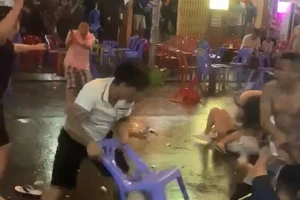 Bắt nhóm người hỗn chiến náo loạn phố đi bộ Bùi Viện