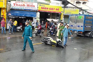 Xe tải mất thắng cuốn hai xe máy, một người tử vong ở Gò Vấp