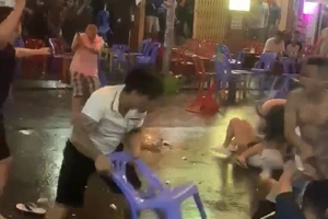 Công an khởi tố 10 người chém nhau ở phố Bùi Viện