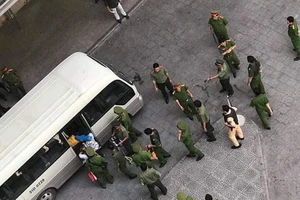 Kiểm tra chung cư, phát hiện nhiều người nghi sử dụng ma túy