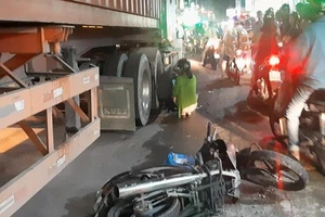 Container cán hai cháu bé thương vong ở quận 12