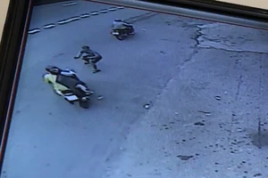 Băng dàn cảnh móc túi, đâm người can thiệp ở quận 12